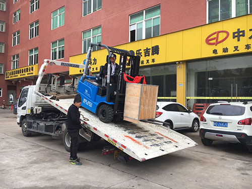 廈門(mén)電動(dòng)叉車(chē)公司，銷(xiāo)售比亞迪電動(dòng)叉車(chē)2.5噸一臺