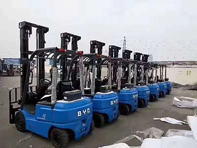 7臺柴油叉車(chē)全部置換成比亞迪新能源叉車(chē)