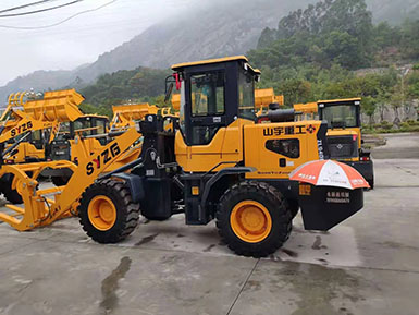 恭喜羅總喜提新車(chē)，山宇裝載機940走起，山宇重工，助您成功！